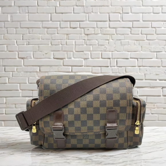 Louis Vuitton Melville Damier Ebene Camera Messenger Crossbody Bag - Picture 4 of 17